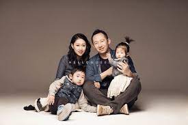 Pin By Gina Marie Photography On Group Photo Ideas Family Photo Studio Korean Family Photography Family Photoshoot