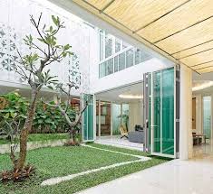 Fungsinya sangat banyak loh karena selain bisa menampung koleksi juga bisa menjadi dekorasi rumah. Kaca Hias Beda Jenis Beda Pula Penerapannya