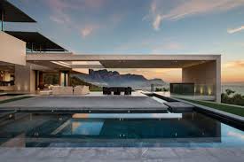 This Luxurious Modern Mansion In Cape Town Looks Like A Place Tony Stark Would Live Fachadas De Casas Modernas Arquitectura Moderna Arquitectura
