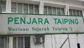 Semasa pendudukan jepun, beliau dan suami telah mengendalikan hospital underground di rumah maritim aida arzahari mencatat sejarah apabila dilantik sebagai pegawai memerintah kapal wanita pertama di malaysia. Fakta Berkenaan Penjara Tapah