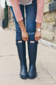 I Love The Hunter Boots Perfect For Rainy Day Outfits Valentine Gift Ideas For Her Boots For Her Winter Outf Hunter Boots Rain Outfit Rainy Day Outfit
