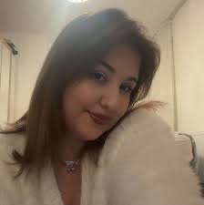 Hi everyone, I am looking for anyone who I can get advice from in terms of  my career plans as a future licensed nail tech.