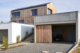Vielseitiges Haus Am Hang Wolfertstetter Architektur Architecture House Architecture Facade Cladding