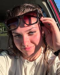 Katelyn Pickering's Instagram, Twitter & Facebook