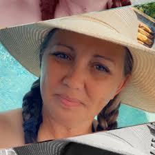 I am confused about financial aid. some people have told me if parents made  less than $400K a year, they should sign up for fafsa. I noticed schools  with large endowments (ivy