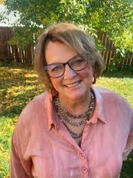 Deanna Leyba's Instagram, Twitter & Facebook