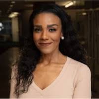 Elisa Beard's Instagram, Twitter & Facebook