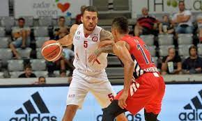 Il primo campionato identificato dal nome olimpia fu subito un trionfo. Mike James Olimpia Milano Prevail Over Bayern Eurohoops