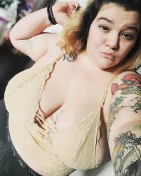 Karli Thomas (@birdsflyyhigh) • Instagram photos and videos