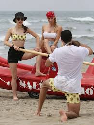 Sono parole miste di paura ed orgoglio quelle dette da michelle hunziker al settimanale oggi, al quale ha. Michelle Hunziker And Aurora Ramazzotti On The Beach In Varigotti 25 Gotceleb