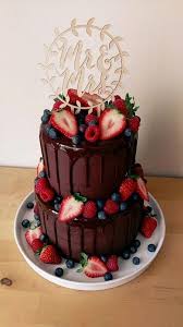 Inspiration Hochzeitstorte Schoko Zweistockige Drip Cake Mit Frischen Erdbeere Hochzeitstorte Schokolade Hochzeitstorte Fondant Schokoladentorte