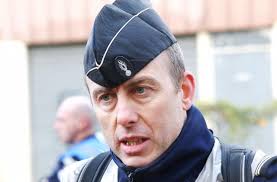 Saluant son «héroïsme», le ministre de l'intérieur gérard collomb a affirmé qu'il. Arnaud Beltrame Mort D Un Gendarme Heroique Le Parisien