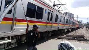 Detik detik kereta masuk ke dalam air. Lokasi Tabrakan Kereta Vs Mobil Di Tanah Abang Perlintasan Liar
