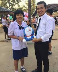 ทั้งน้ี ผู้จัดการส่วนตัวคนที่ตกเป็นข่าวลือนั้น มีชื่อว่า ไพบูลย์ แสงเดือน ซึ่งก่อนหน้านี้เคยเป็นครูสอนวิชาภาษาไทย. Bacrg0eiatkhmm