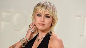 Jun 04, 2021 · miley cyrus performs at the tiktok tailgate concert for local medical personnel, sunday, feb. Upgrade Fur Den Vokuhila Der Wolf Cut Ist Die Trendfrisur 2021