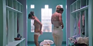 Alison Brie naked look at her breasts and round ass video - UPSKIRT.TV