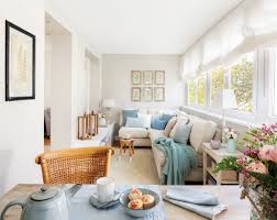 Salon Estrecho Y Alargado Planos de vivienda de dos niveles moderna construida en terreno angosto y largo, fachada e interiores con buena vamos a analizar una vivienda construida en un terreno largo y con poco ancho que destaca por su eficiente distribución de ambientes y una buena combinación de materiales. salon estrecho y alargado