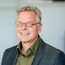 Na een periode van 10 jaar in de directie van Suplacon maak ik ruimte voor  de jonge generatie. Ik blijf actief in de verkoop, nu als senior sales  engineer. In deze functie