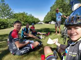 ,,het zag er zo raar. Wat Een Topper Annemiek Van Vleuten Fietst 400 Kilometer Op Een Dag Omroep Gelderland