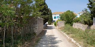 Le Domaine Chateau Bel Eveque Les Vins De Pierre Richard Domaine Chateau Sidewalk