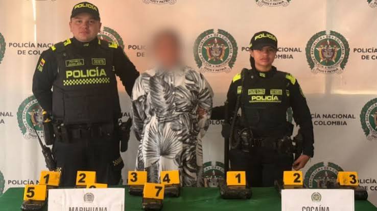 Un operativo de control en el Aeropuerto Internacional El Dorado finalizó con la captura en flagrancia de una mujer de 22 años que intentaba transportar un cargamento de estupefaci