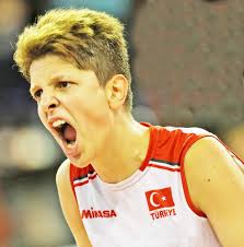 Çocuk yaştayken voleybol oynamaya başladı. Ebrar In Yukselisi 24saatgazetesi