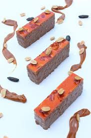 Je Vous Presente Notre Nouveaute L Entremet Manobi Ganache Cacahuete Et Cremeux Chocolat Noir Cremeux Chocolat Caramel Fleur De Sel Chocolat Noir