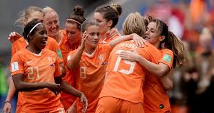 L'elenco dei convocati della nazionale olandese per gli europei di calcio che avranno inizio l'11 giugno. Rivoluzione Nel Calcio L Olanda Apre Le Porte Alle Donne Nelle Squadre Maschili Di Serie A Scegliamo La Strada Dell Uguaglianza Il Dolomiti