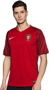 The decision to postpone euro 2020 for a year is set to have a profound effect on the leading candidates to lift the trophy. Nike Portugal Stadium Euro 2016 Trikot Fan Herren Sport Rot Tief Xxl Gym Red Deep Garnet White Amazon De Bekleidung