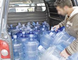 الاستخدام المتكرر لقوارير المياه وتعرضها للحرارة يؤديان إلى الإصابة بالسرطان صحيفة الرأي