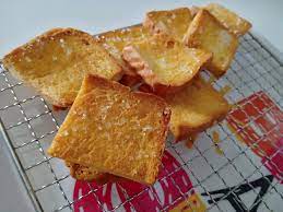 Tempatkan dalam satu lapisan di atas loyang. Potong Roti Kecil Bakar Sampai Rangup Resipi Awesome Ibu Ni Buat Anak Makan Tak Berhenti Pa Ma