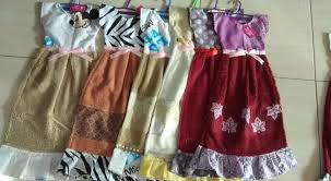Bila kamu tidak memiliki meja rias, lemari pakaian kaca bisa di jadikan alternatif untuk kita berias diri. Lap Gantung Lap Wastafel Rok Dan Dress Anak Anak Murah Facebook