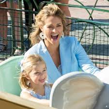 Ein neues bild zeigt ihre tochter prinzessin leonore auf einer wiese voller margeriten. Princess Madeleine And Princess Leonore At Childhood Day In Grona Lund Princessmadeleine Madeleineofsweden Kungligheter Sverige Victoria