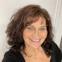 Kim Defelice's Instagram, Twitter & Facebook