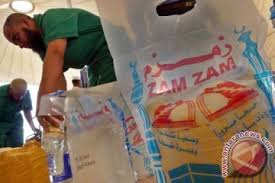 Jual air zam zam surabaya. Benarkah Kesucian Air Zamzam Telah Ternoda Antara News