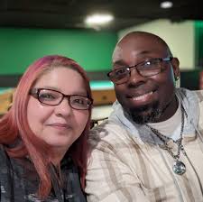 The Penn 330 GTi is a vintage trolling reel made in the USA. It features a  graphite frame, a 3.6:1 gear ratio, star drag, and a level wind mechanism.  This saltwater fishing