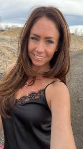 I hope you're living your best life. And, if not, I hope you have the  courage to change it. Go out and have the best weekend ever. 💕 For  inspiration and motivation