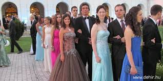 Maybe you would like to learn more about one of these? Az Anna Bal Debreceni Szepsege Mar A Viragkarnevalra Keszul Debrecen Hirei Debreceni Hirek Debrecen Es Hajdu Bihar Megye Hirei Dehir Hu