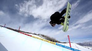 Schweizer olympiasieger (rad) rückwärtsfahren mit dem snowboard. Snowboard Weltrekord 15 Jahriger Valentino Guseli Springt 7 30 M Aus Der Superpipe Eurosport