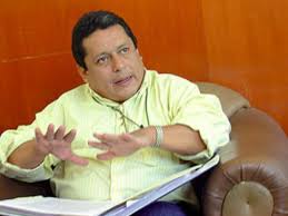 Funcionarios son favorecidos con becas para jóvenes pobres