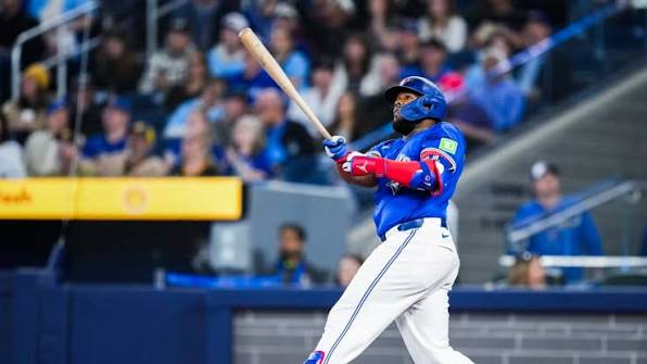 Vladimir Guerrero Jr.'s solo home run (6)