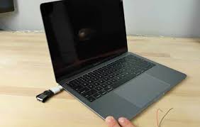The story of 15 college friends. Killer Pen Drive Can Destroy New Macbook Pro And Google Pixel Olhar Digital