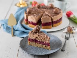 Zum kaffee gibt es doch nichts besseres als einen nach einem rezept gebackenen kuchen. Rocher Torte Mit Kirschen Die Kuchenzuckerschnecke