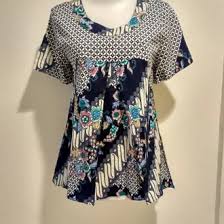 Sebab, kain batik memiliki nilai filosofi salah satu inspirasi tunik yang membuat tampilan anda menjadi casual feminim adalah asimetris tunik. Jual Produk Atasan Blouse Batik Asimetris Modern Termurah Dan Terlengkap Maret 2021 Bukalapak
