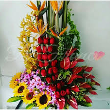 Arreglos florales elegantes arreglos florales modernos arreglos florales creativos decoraciones florales floreros arreglos florales sencillos arreglos de flores arreglos funerales arreglos. Arreglo Floral Con Diseno