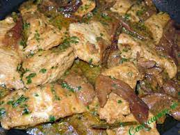 Di petto di tacchino 4 fette di pan carrè 4 fette biscottate 1 spicchio d'aglio prezzemolo 2 uova piccole 50 gr. Straccetti Di Tacchino Ai Funghi Porcini