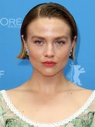 Renee Donohue's Instagram, Twitter & Facebook