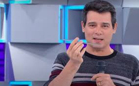 Celso yunes portiolli (born june 1, 1967) is a brazilian television presenter and broadcaster. Artistas Sao Barrados No Sbt Apos Testarem Positivo Para Covid 19 E Atrasam Gravacao Noticias Da Tv