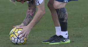 El argentino ha decidido modificarlo y oscurecerlo. Lionel Messi Estrena Tatuaje