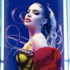 Colaboración de Kimberly Loaiza con Sally Beauty causó enojo